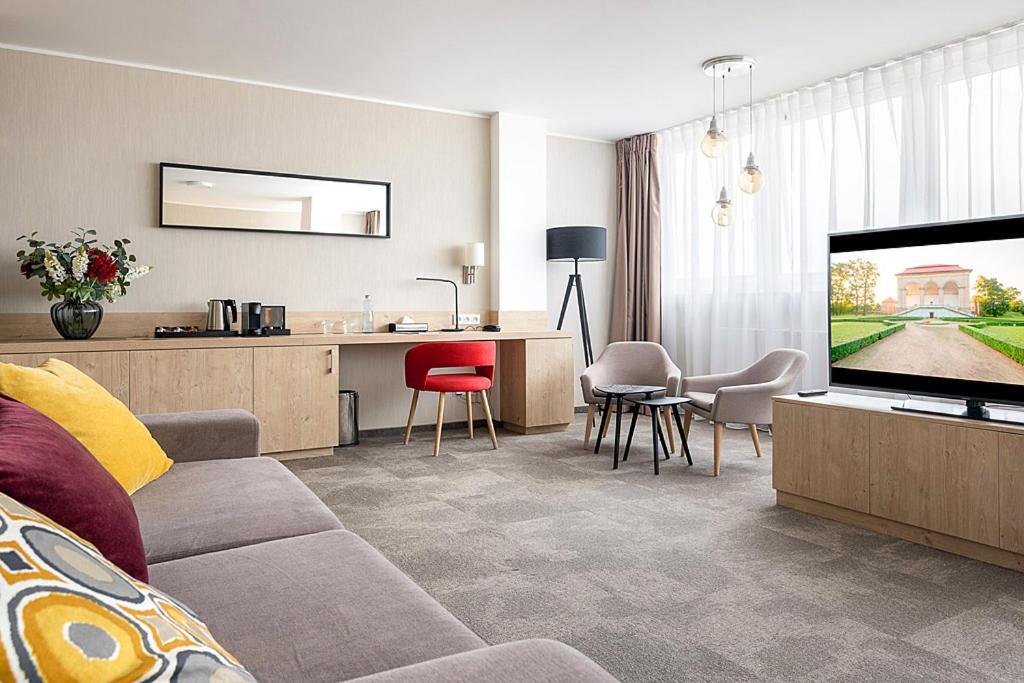 Hotel Restart Superior Їчін Екстер'єр фото
