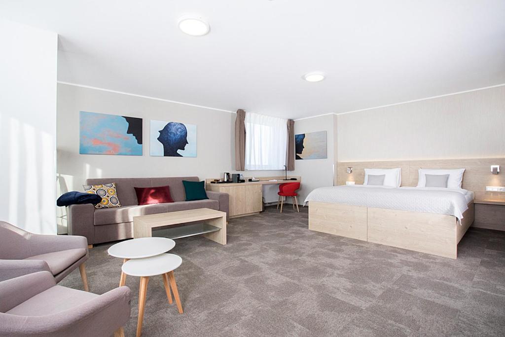 Hotel Restart Superior Їчін Екстер'єр фото