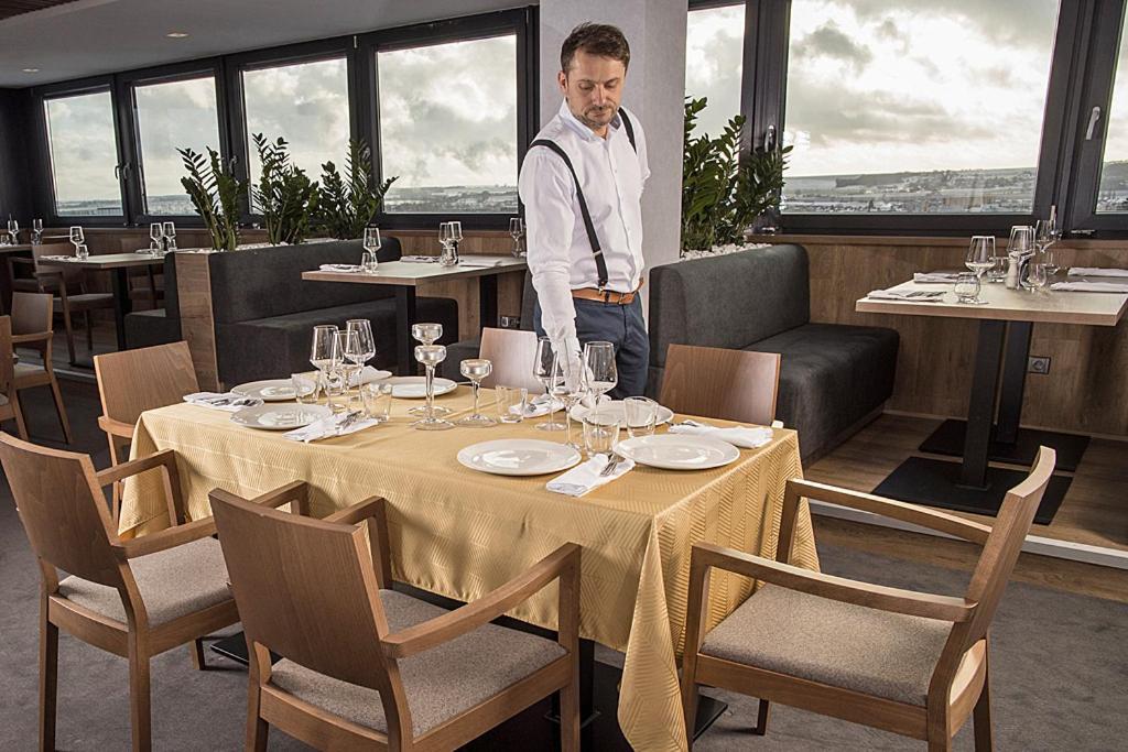 Hotel Restart Superior Їчін Екстер'єр фото